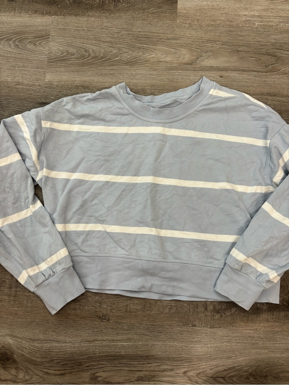 Lululemon Light Blue Striped Cropped Sweatshirt size small